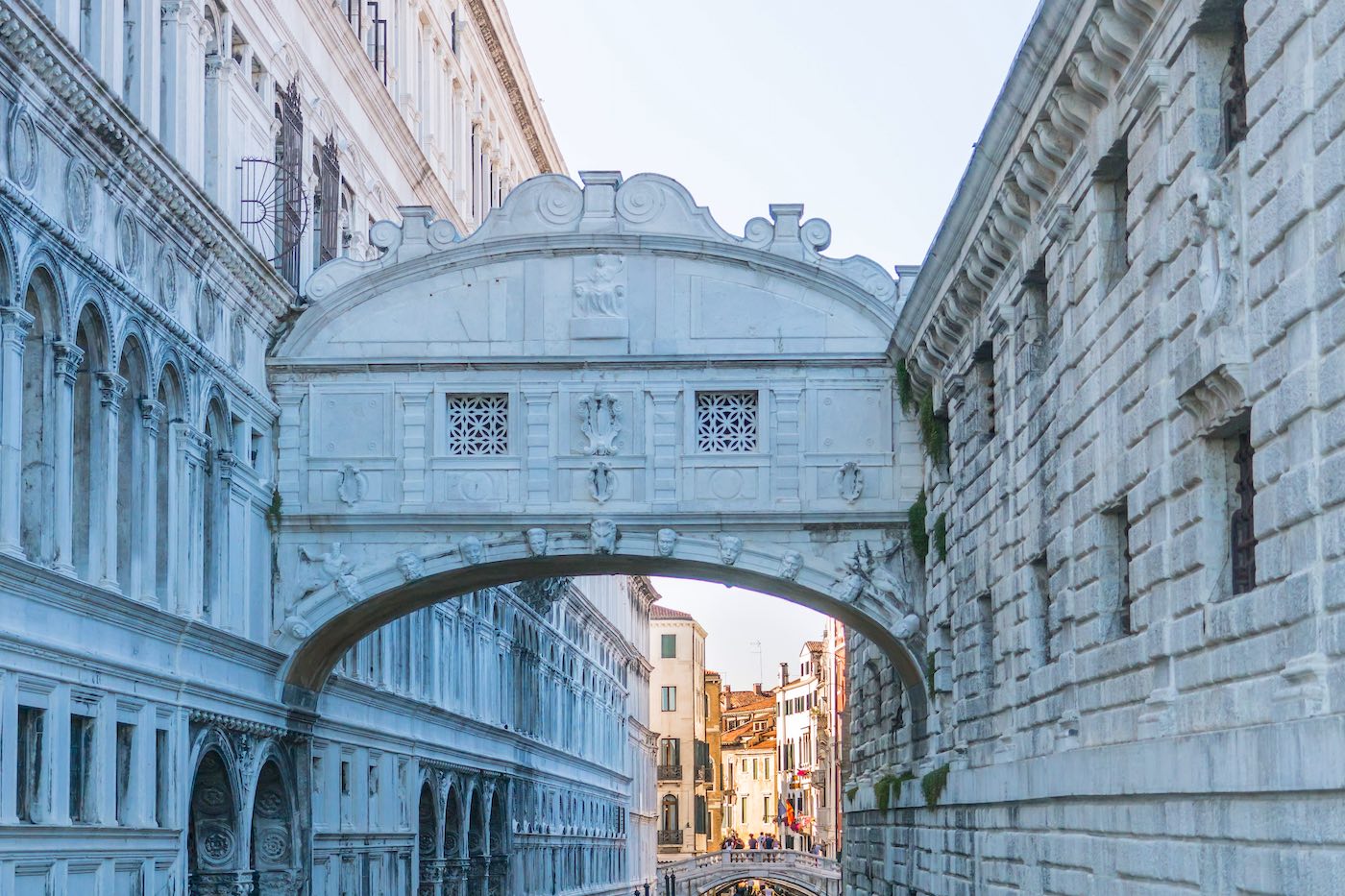 Pont des Soupirs dans le Palais des Doges de Venise